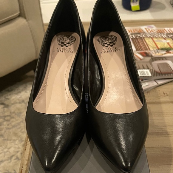 Vince Camuto Low Heels  Sz 11 - Picture 8 of 8